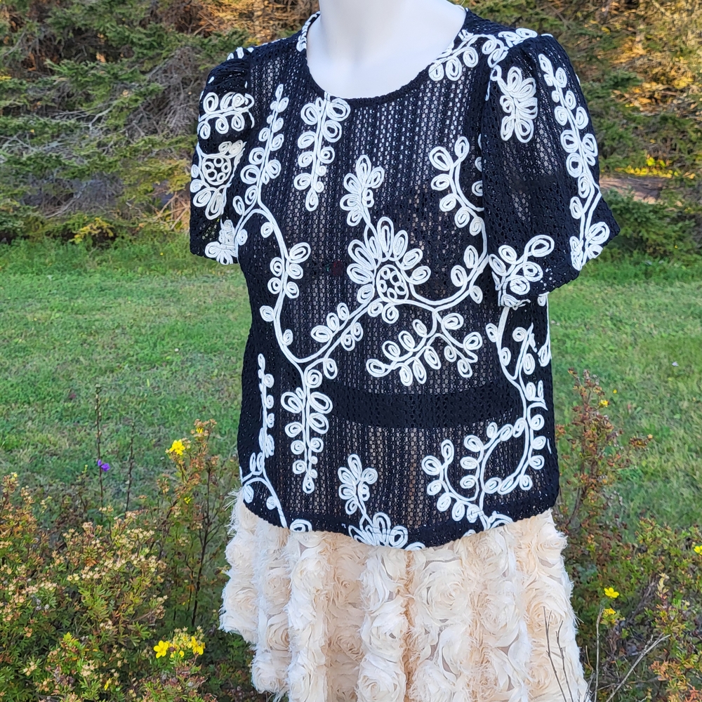 "Modern Crochet" Solitaire Black and Ivory Floral Lace Blouse